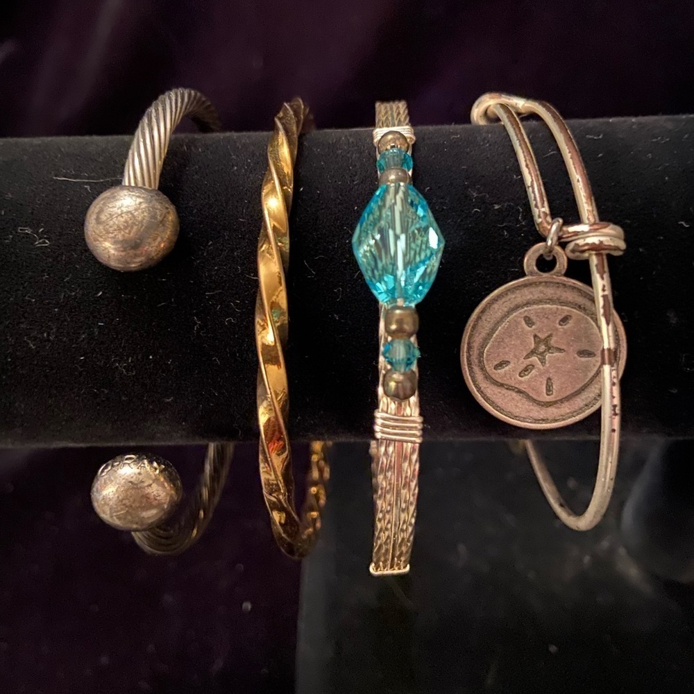 Lot of 4 bangle bracelets QRAY Deluxe Wellness Bracelet, Bella Ryann and more